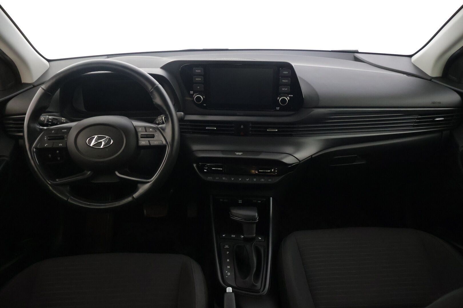 Hyundai i20 Hatchback 2021 1,0 T-GDI 100 hv 48V 7DCT Black Hybrid MY21 - | Peruutuskamera | Vakionopeudensäädin | Ratinlämmitin | Keyless | Kahdet hyvä kuntoiset renkaat + vanteet |