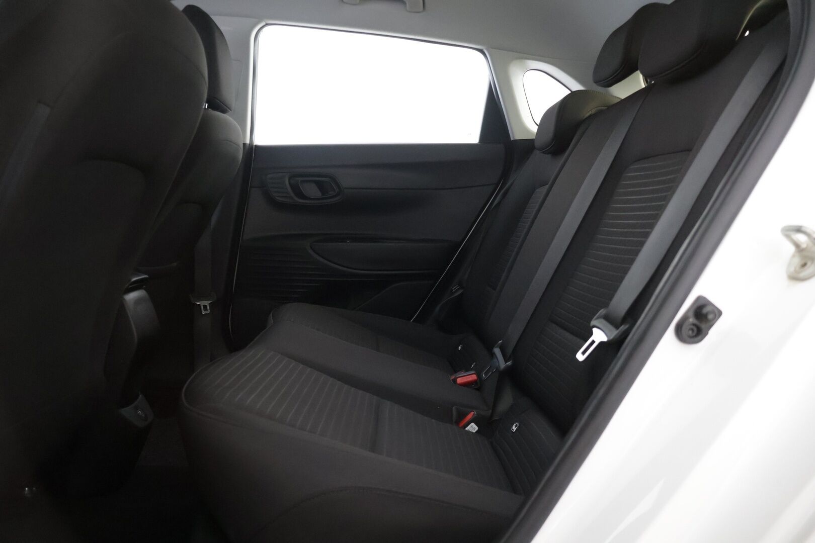 Hyundai i20 Hatchback 2021 1,0 T-GDI 100 hv 48V 7DCT Black Hybrid MY21 - | Peruutuskamera | Vakionopeudensäädin | Ratinlämmitin | Keyless | Kahdet hyvä kuntoiset renkaat + vanteet |