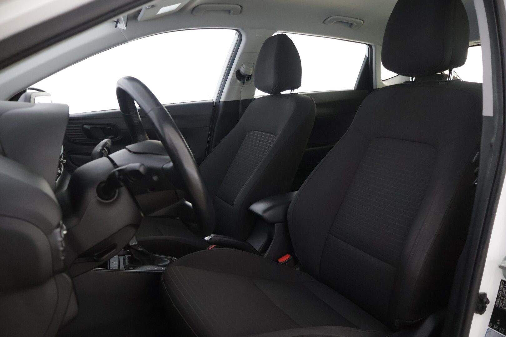 Hyundai i20 Hatchback 2021 1,0 T-GDI 100 hv 48V 7DCT Black Hybrid MY21 - | Peruutuskamera | Vakionopeudensäädin | Ratinlämmitin | Keyless | Kahdet hyvä kuntoiset renkaat + vanteet |