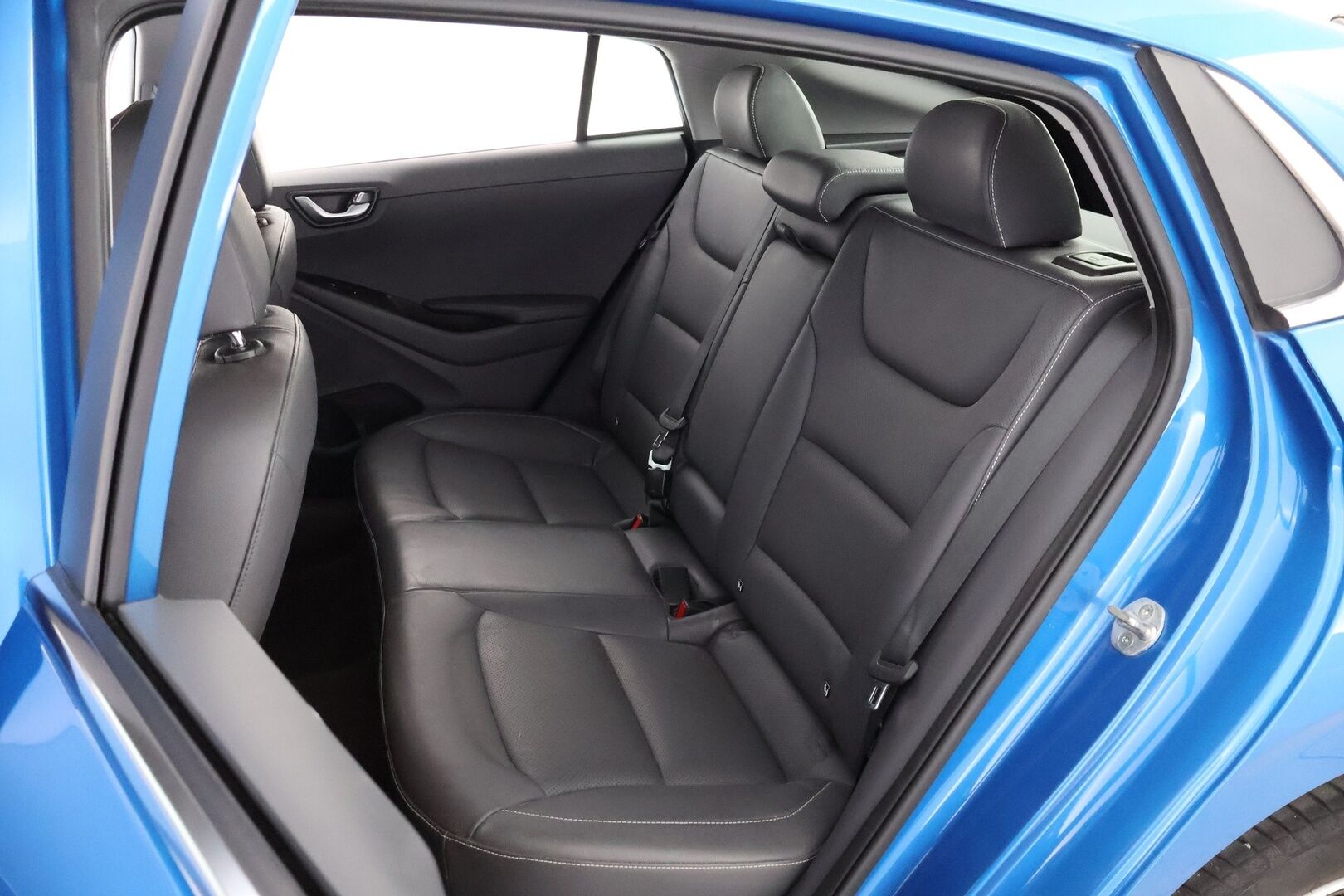 Hyundai IONIQ electric 2017 Style Business - Suomiauto | Lämpöpumppu | Adapt.Vakkari | Infinity Audio | Ilmastoidut Nahat | Peruutuskamera | Apple&Android | Huippuvarusteet!