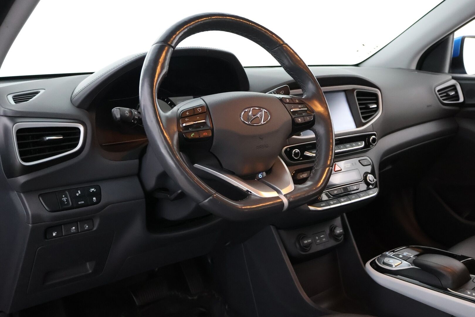 Hyundai IONIQ electric 2017 Style Business - Suomiauto | Lämpöpumppu | Adapt.Vakkari | Infinity Audio | Ilmastoidut Nahat | Peruutuskamera | Apple&Android | Huippuvarusteet!
