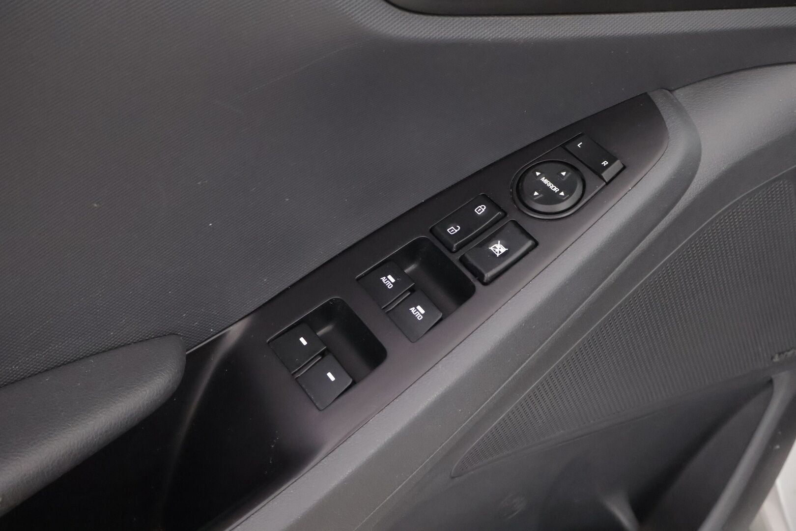 Hyundai IONIQ hybrid 2017 DCT Comfort * Suomiauto / Merkkihuollot / Infinity / Adapt.Vakkari / Peruutuskamera / Lohkolämmitin! - Ratinlämmitys / Juuri tullut Tampereelle!