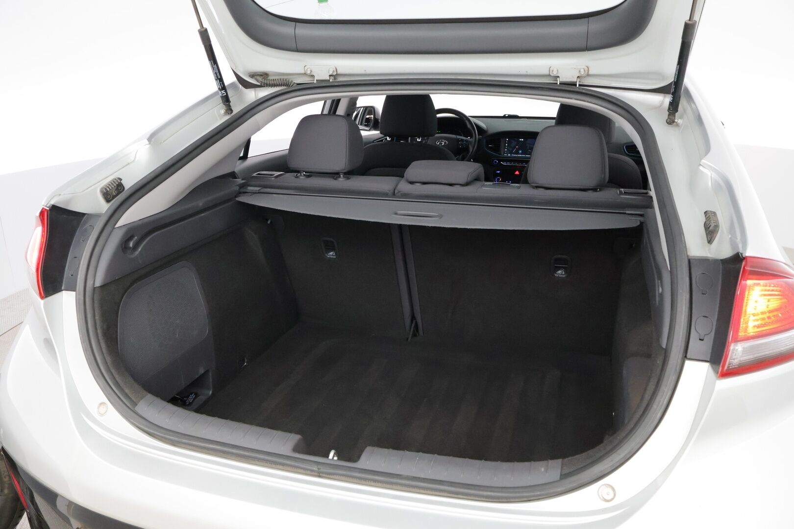 Hyundai IONIQ hybrid 2017 DCT Comfort * Suomiauto / Merkkihuollot / Infinity / Adapt.Vakkari / Peruutuskamera / Lohkolämmitin! - Ratinlämmitys / Juuri tullut Tampereelle!