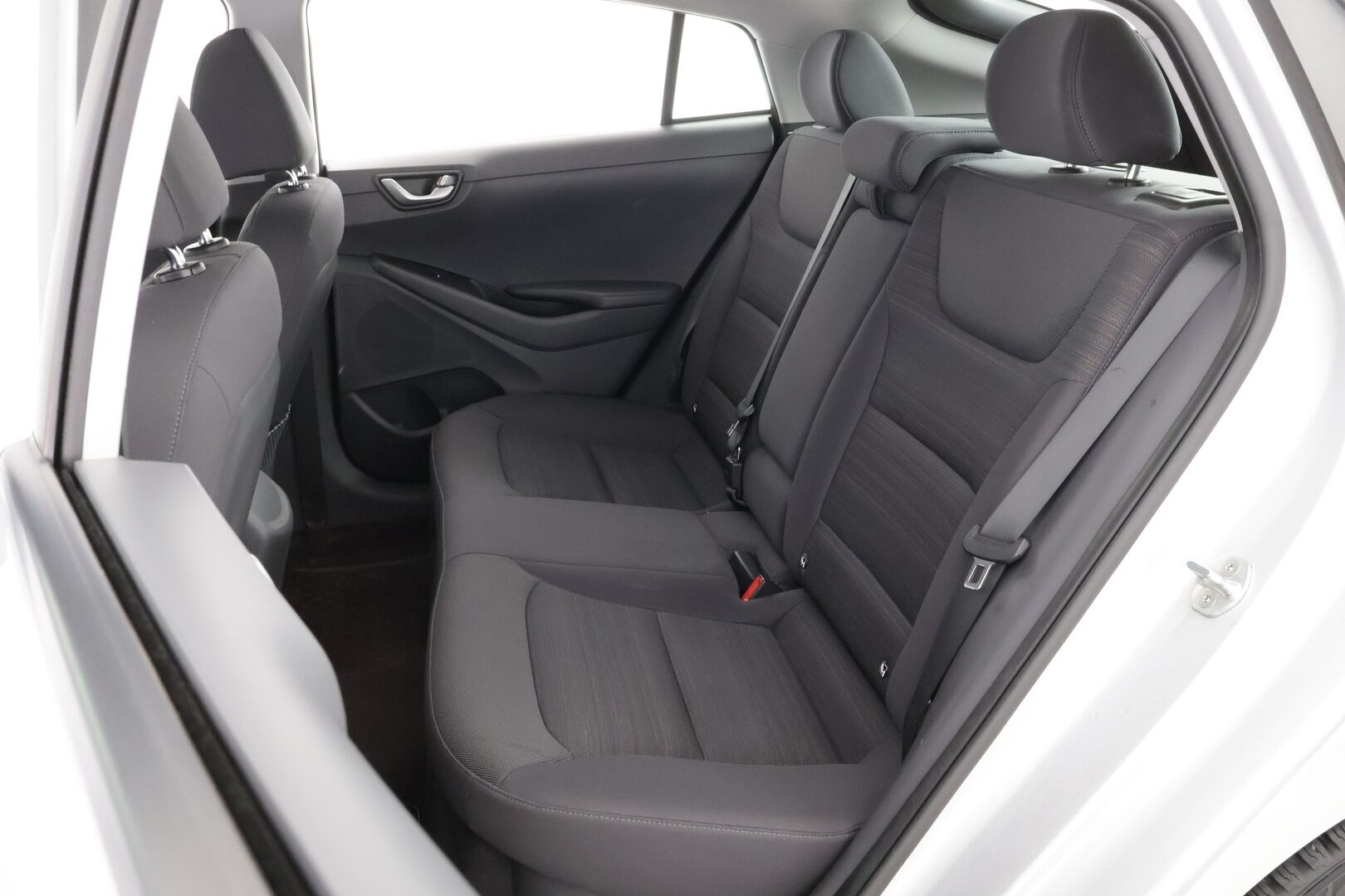 Hyundai IONIQ hybrid 2017 DCT Comfort * Suomiauto / Merkkihuollot / Infinity / Adapt.Vakkari / Peruutuskamera / Lohkolämmitin! - Ratinlämmitys / Juuri tullut Tampereelle!