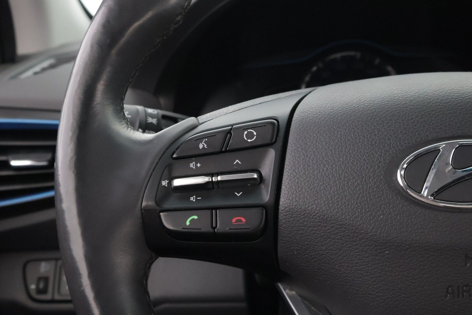 Hyundai IONIQ hybrid 2017 DCT Comfort * Suomiauto / Merkkihuollot / Infinity / Adapt.Vakkari / Peruutuskamera / Lohkolämmitin! - Ratinlämmitys / Juuri tullut Tampereelle!