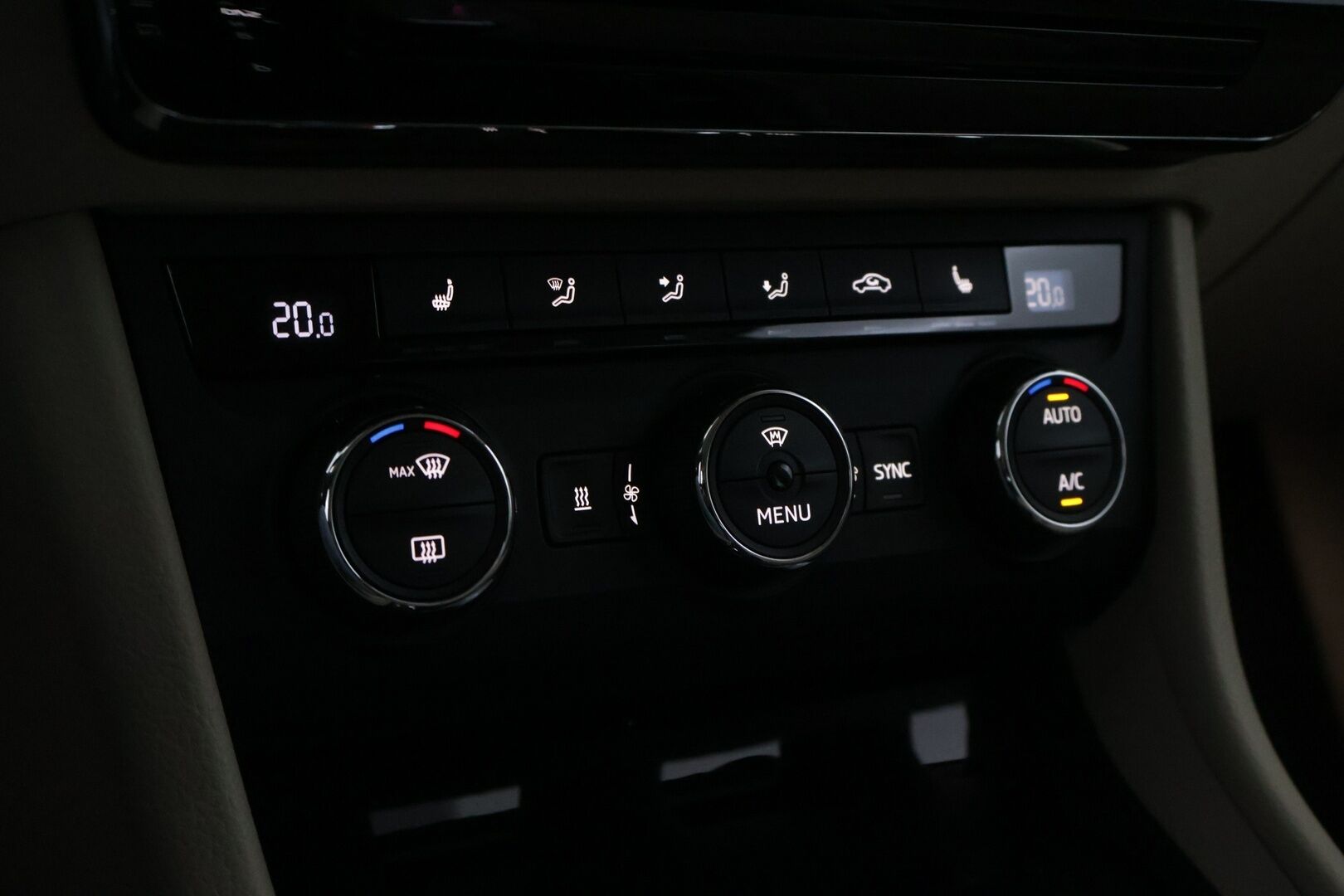 Skoda Superb 2017 2,0 TDI 190 4x4 Elegance DSG Autom. *ACC / Muistipenkki / Canton / Koukku / S-Luukku / KeyLessGo / Tutkat* - Siisti kuntoinen ja hyvin huollettu Superb / Jakohihna vaihdettu - HULLU BLACKWEEK KORKOTARJOUS 2,49%