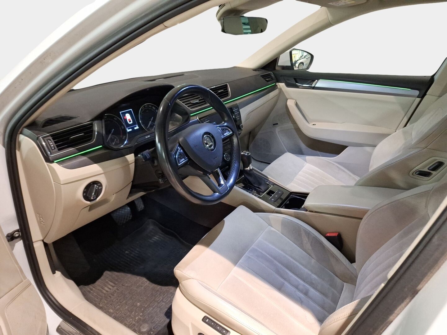 Skoda Superb 2017 2,0 TDI 190 4x4 Elegance DSG Autom. *ACC / Muistipenkki / Canton / Koukku / S-Luukku / KeyLessGo / Tutkat* - Merkkihuollettu / Suomiauto /