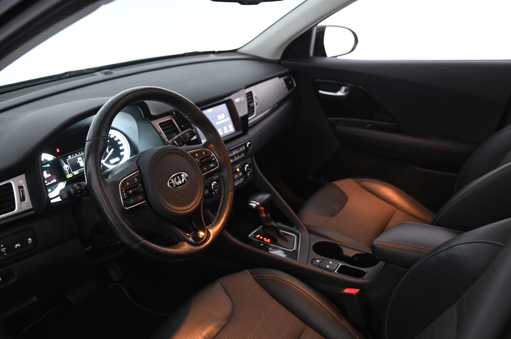 Kia Niro 2017 1,6 GDI Hybrid EX DCT - | Juuri Huollettu! | Navi | Vakionopeudensäädin | Peruutuskamera | Vetokoukku | Lohkolämmitin | Puolnahkapenkit |