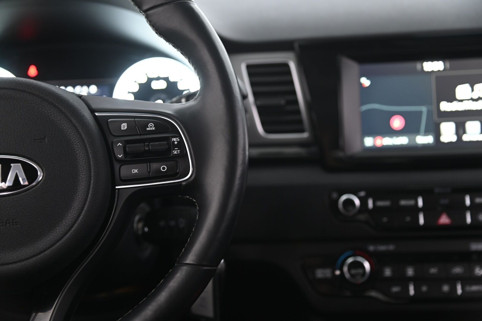 Kia Niro 2017 1,6 GDI Hybrid EX DCT - | Juuri Huollettu! | Navi | Vakionopeudensäädin | Peruutuskamera | Vetokoukku | Lohkolämmitin | Puolnahkapenkit |