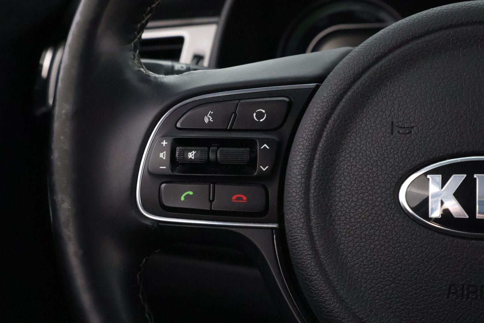 Kia Niro 2017 1,6 GDI Hybrid EX DCT* JBL / Peruutuskamera / Puolinahat / Lohko&Sisäp. / Vakkari / Navi / Ratinlämmitin! - Suomiauto / Merkkiliikkeen huoltohistoria / Juuri saapunut! - HULLU BLACKWEEK KORKOTARJOUS 2,49%