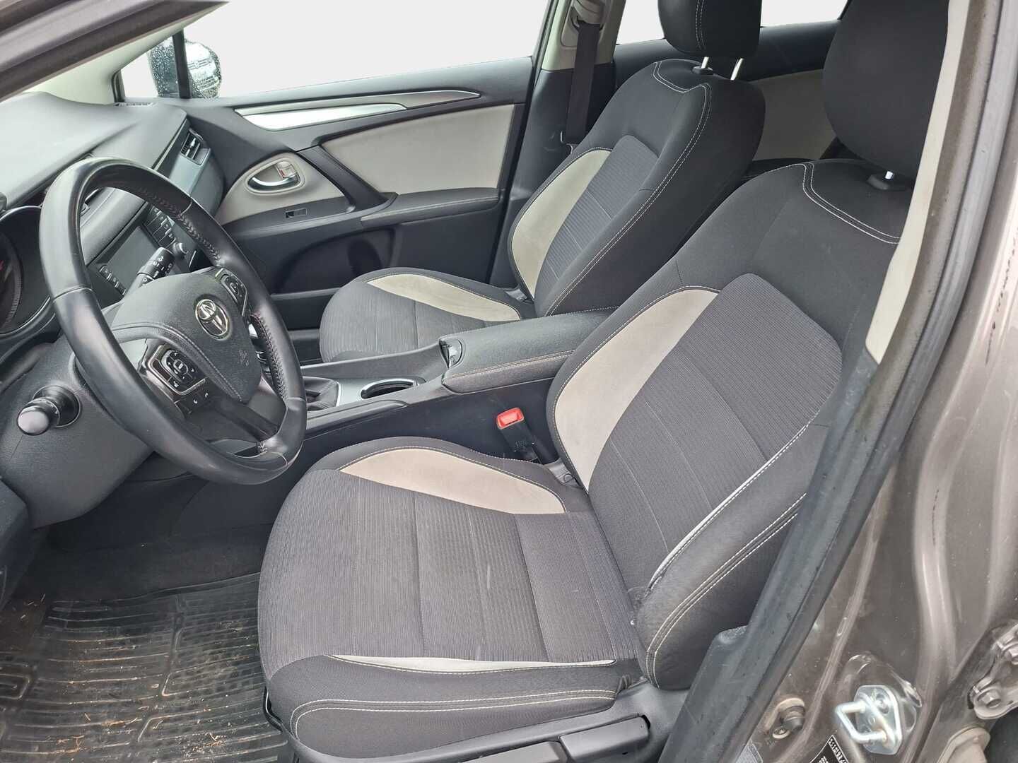 Toyota Avensis 2017 2,0 D-4D Active Edition Touring Sports - | Lohkolämmitin | Kahdet hyvät renkaat + vanteet | 2-Omisteinen Suomi-auto | Peruutuskamera |