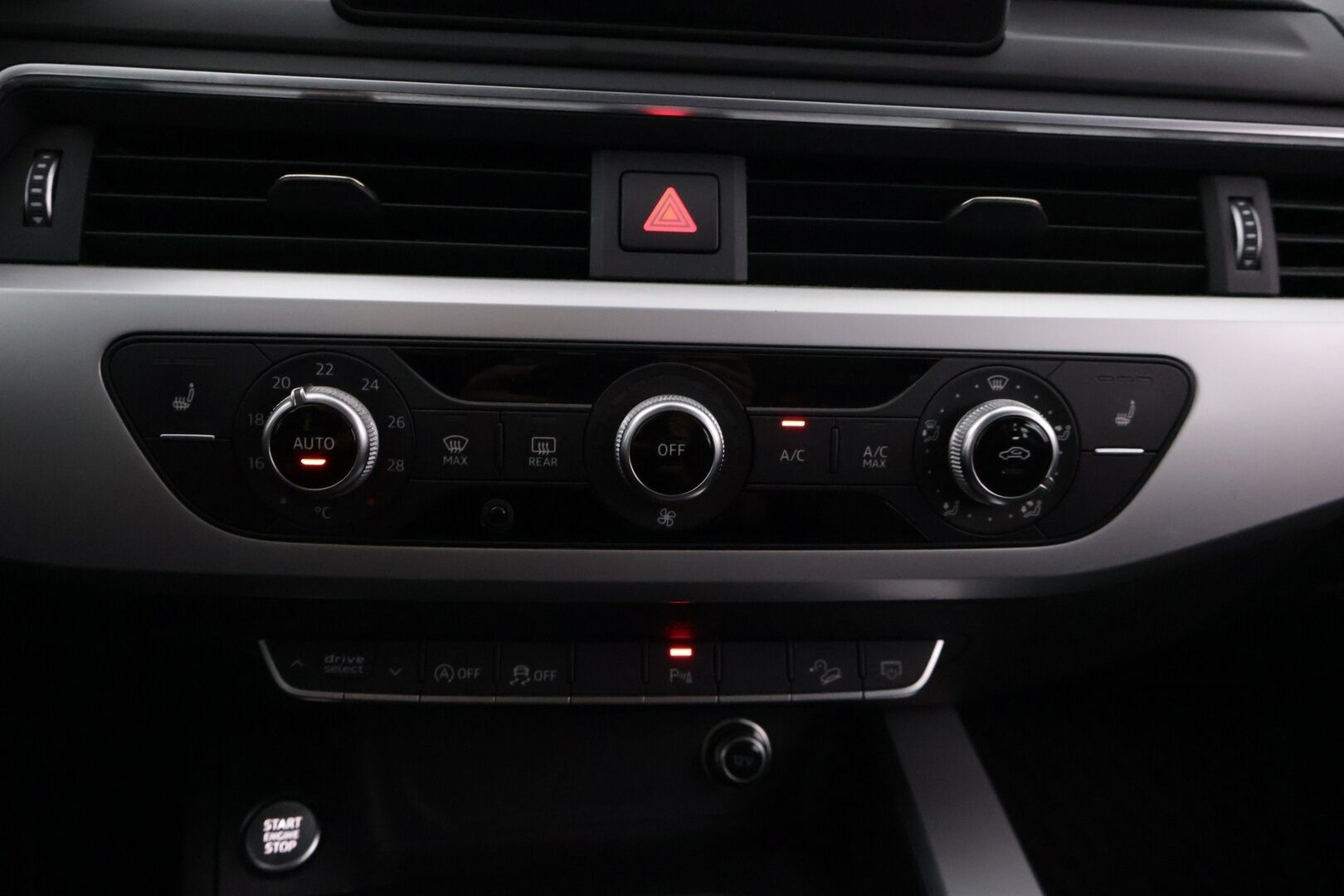 Audi A4 allroad 2017 Land of quattro 2,0 TDI 120 kW quattro S tronic * Webasto / Bang & Olufsen / P-Kamera / Matrix-LED / Sähköluukku / Jakopää tehty! * - Huippuvarusteet, hyvin huollettu!