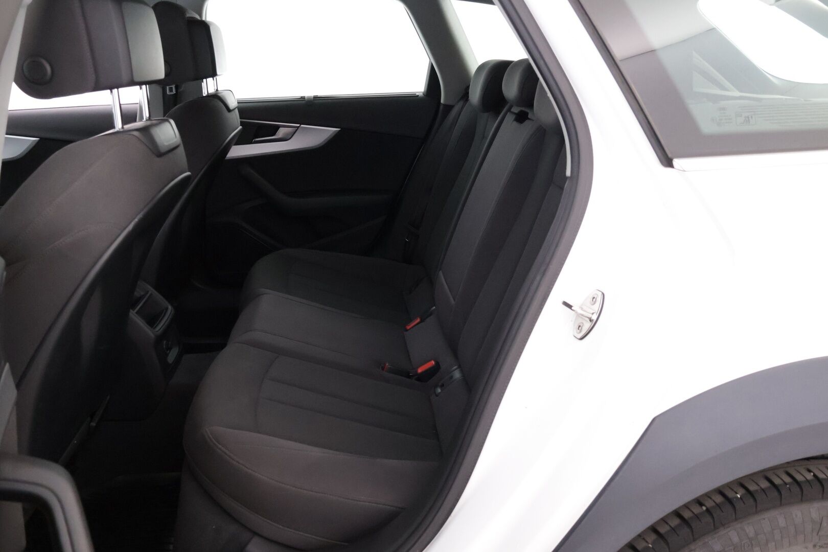 Audi A4 allroad 2017 Land of quattro 2,0 TDI 120 kW quattro S tronic * Webasto / Bang & Olufsen / P-Kamera / Matrix-LED / Sähköluukku / Jakopää tehty! * - Huippuvarusteet, hyvin huollettu!
