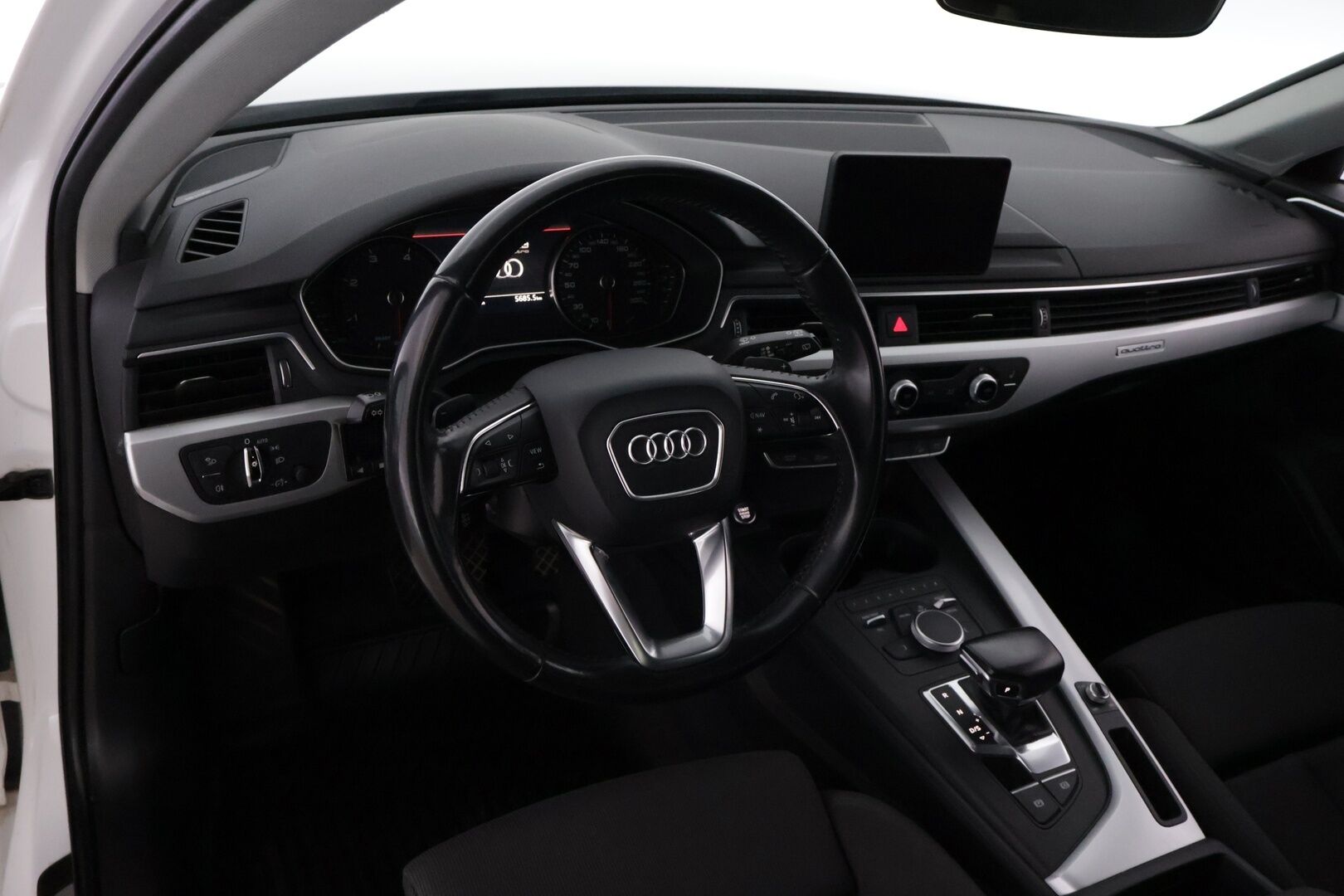 Audi A4 allroad 2017 Land of quattro 2,0 TDI 120 kW quattro S tronic * Webasto / Bang & Olufsen / P-Kamera / Matrix-LED / Sähköluukku / Jakopää tehty! * - Huippuvarusteet, hyvin huollettu!