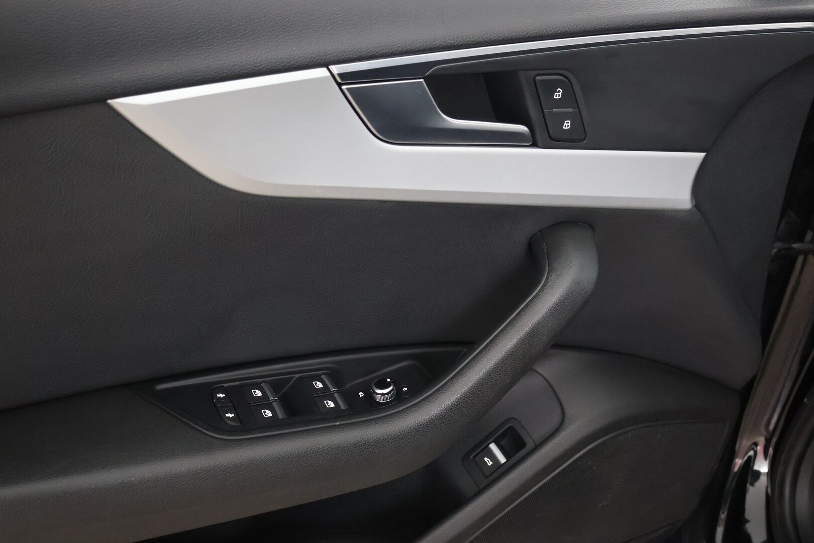 Audi A4 ALLROAD 2017 Land of quattro 2,0 TDI 120 kW quattro S tronic * Webasto / Koukku / Nahkasisusta / Matrix-LED / P-kamera  * - BLIS / P-tutkat / Suomi-auto