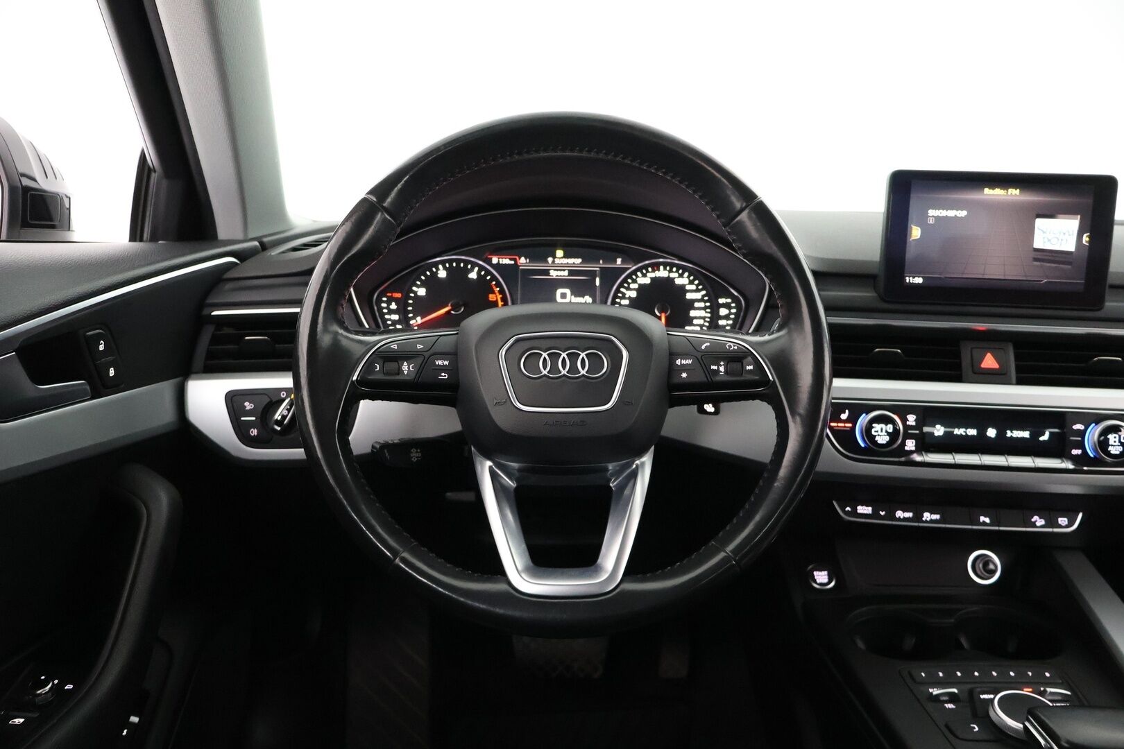 Audi A4 ALLROAD 2017 Land of quattro 2,0 TDI 120 kW quattro S tronic * Webasto / Koukku / Nahkasisusta / Matrix-LED / P-kamera  * - BLIS / P-tutkat / Suomi-auto