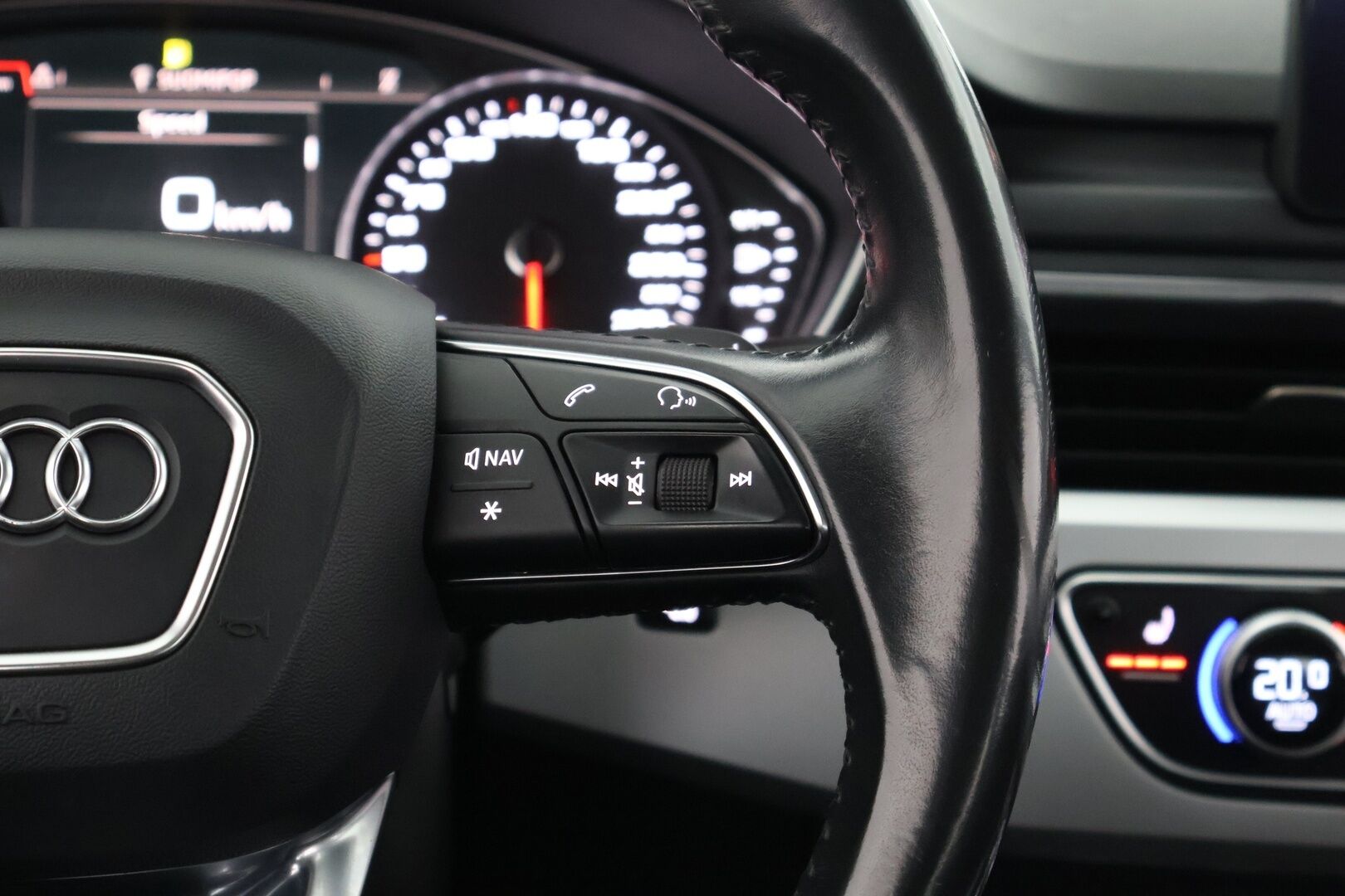 Audi A4 ALLROAD 2017 Land of quattro 2,0 TDI 120 kW quattro S tronic * Webasto / Koukku / Nahkasisusta / Matrix-LED / P-kamera  * - BLIS / P-tutkat / Suomi-auto