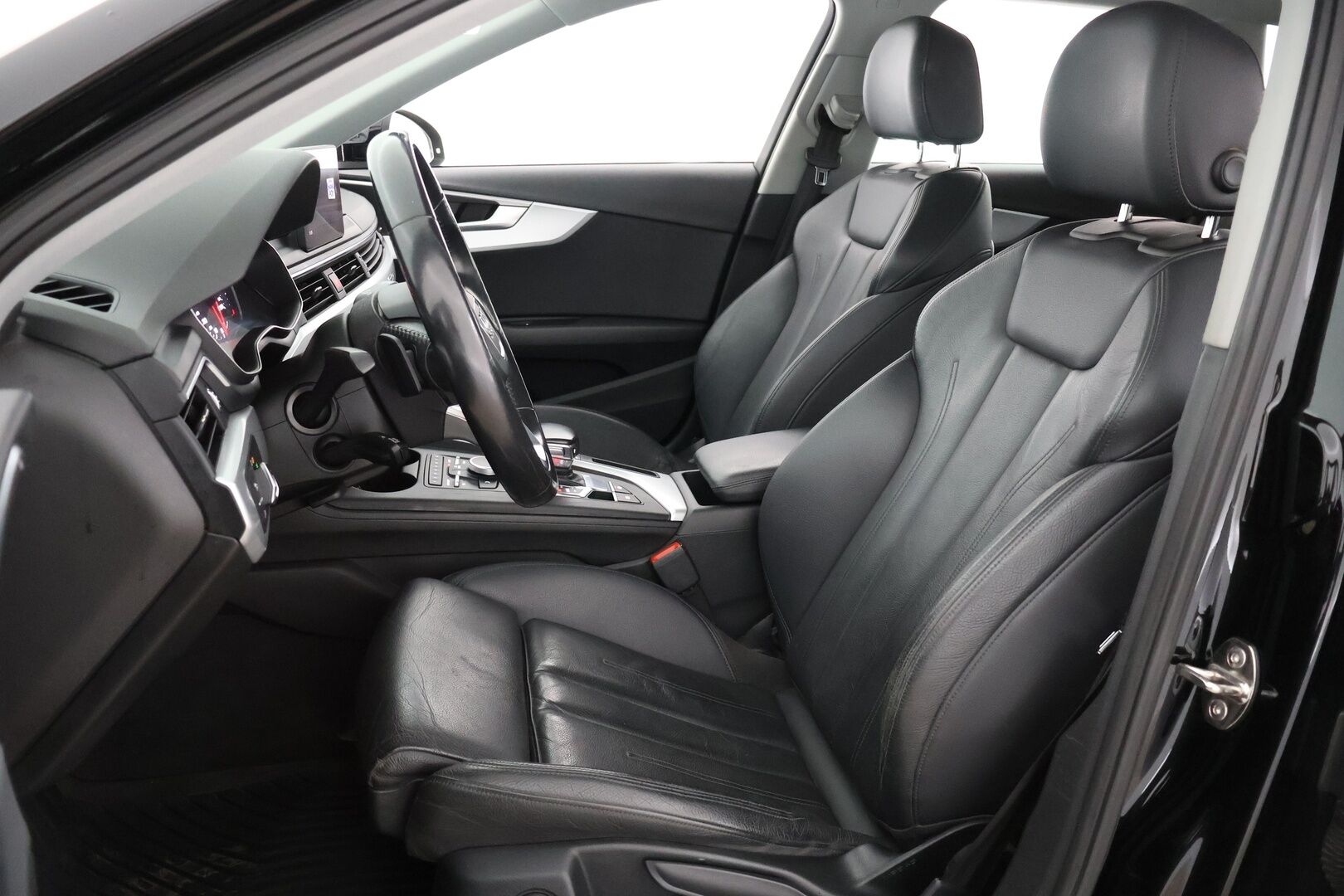 Audi A4 ALLROAD 2017 Land of quattro 2,0 TDI 120 kW quattro S tronic * Webasto / Koukku / Nahkasisusta / Matrix-LED / P-kamera  * - BLIS / P-tutkat / Suomi-auto