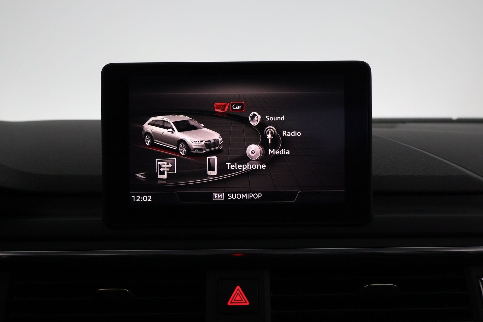 Audi A4 ALLROAD 2017 Land of quattro 2,0 TDI 120 kW quattro S tronic * Webasto / Koukku / Nahkasisusta / Matrix-LED / P-kamera  * - BLIS / P-tutkat / Suomi-auto