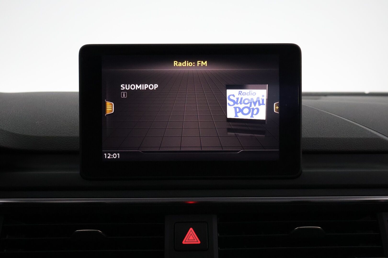 Audi A4 ALLROAD 2017 Land of quattro 2,0 TDI 120 kW quattro S tronic * Webasto / Koukku / Nahkasisusta / Matrix-LED / P-kamera  * - BLIS / P-tutkat / Suomi-auto