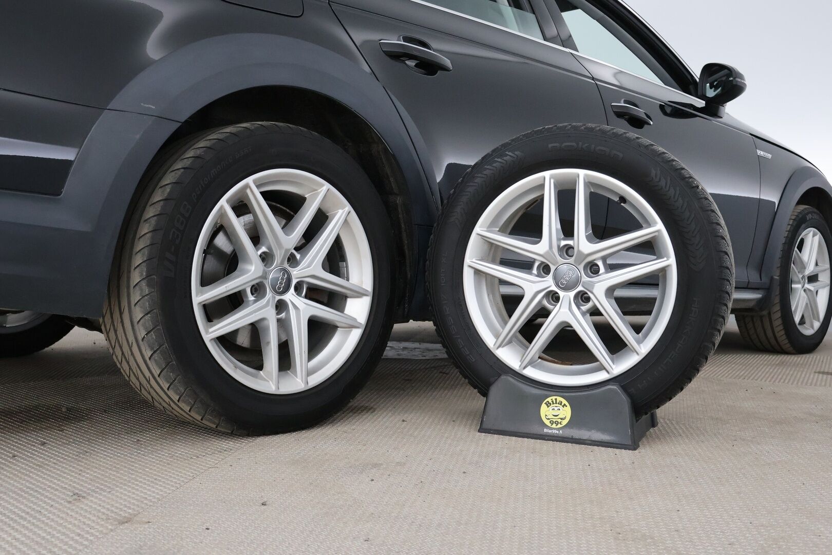 Audi A4 ALLROAD 2017 Land of quattro 2,0 TDI 120 kW quattro S tronic * Webasto / Koukku / Nahkasisusta / Matrix-LED / P-kamera  * - BLIS / P-tutkat / Suomi-auto