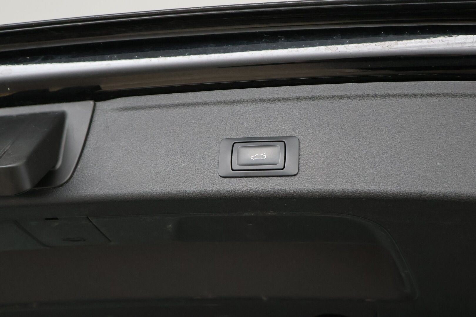 Audi A4 ALLROAD 2017 Land of quattro 2,0 TDI 120 kW quattro S tronic * Webasto / Koukku / Nahkasisusta / Matrix-LED / P-kamera  * - BLIS / P-tutkat / Suomi-auto