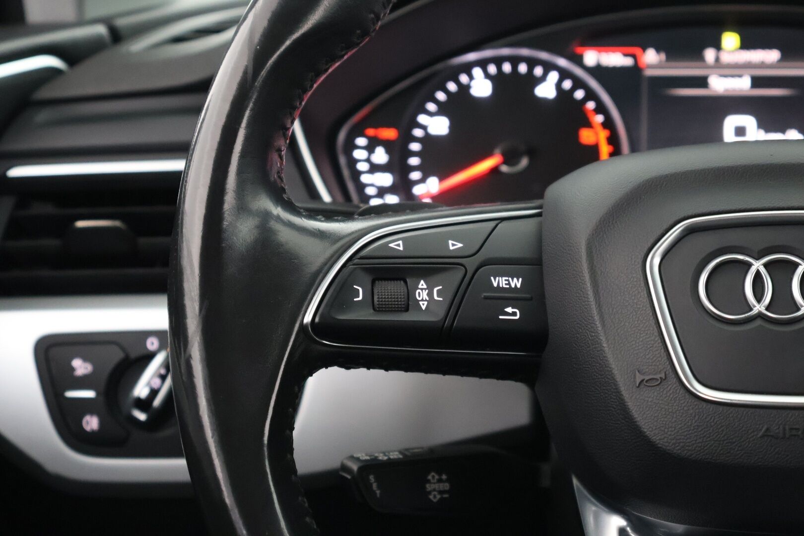 Audi A4 ALLROAD 2017 Land of quattro 2,0 TDI 120 kW quattro S tronic * Webasto / Koukku / Nahkasisusta / Matrix-LED / P-kamera  * - BLIS / P-tutkat / Suomi-auto