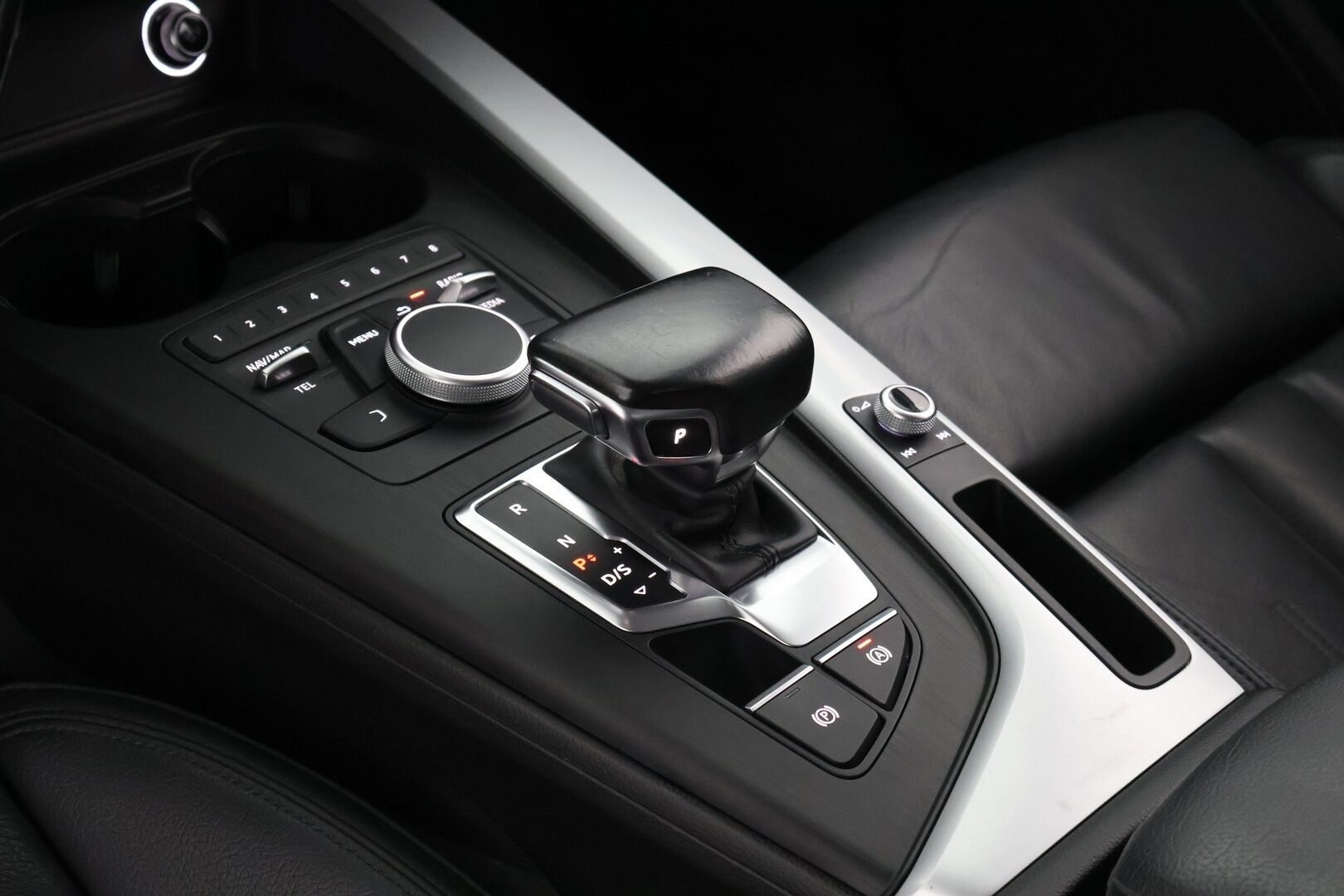 Audi A4 ALLROAD 2017 Land of quattro 2,0 TDI 120 kW quattro S tronic * Webasto / Koukku / Nahkasisusta / Matrix-LED / P-kamera  * - BLIS / P-tutkat / Suomi-auto