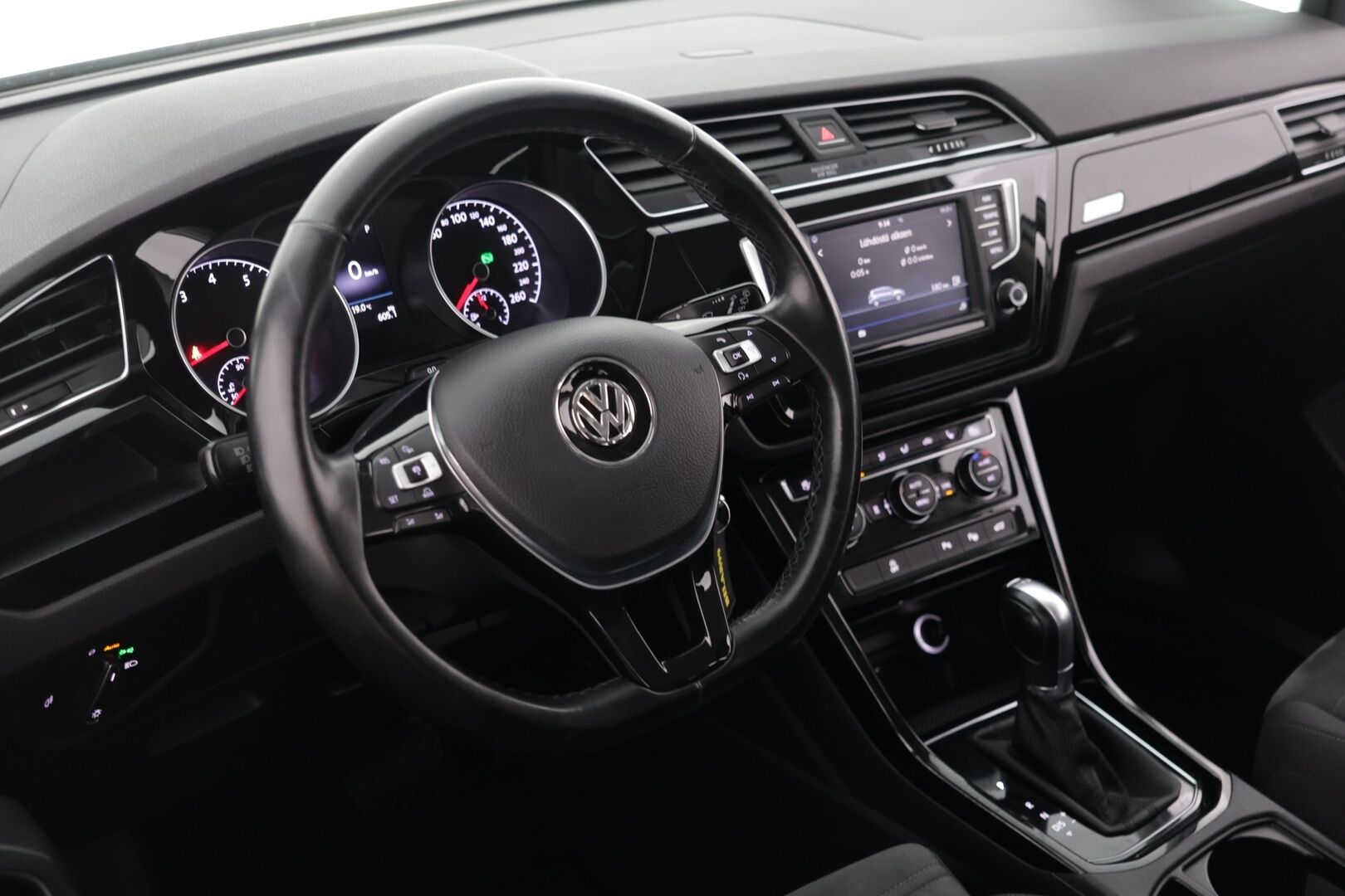 Volkswagen Touran 2017 R-line 1,4 TSI 110 kW 7-p - | Webasto | ACC | R-Line ulkopaketti | 7-Paikkainen