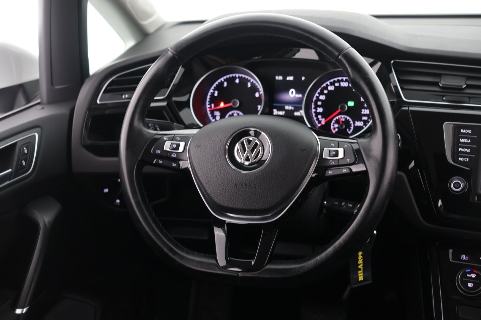 Volkswagen Touran 2017 R-line 1,4 TSI 110 kW 7-p - | Webasto | ACC | R-Line ulkopaketti | 7-Paikkainen
