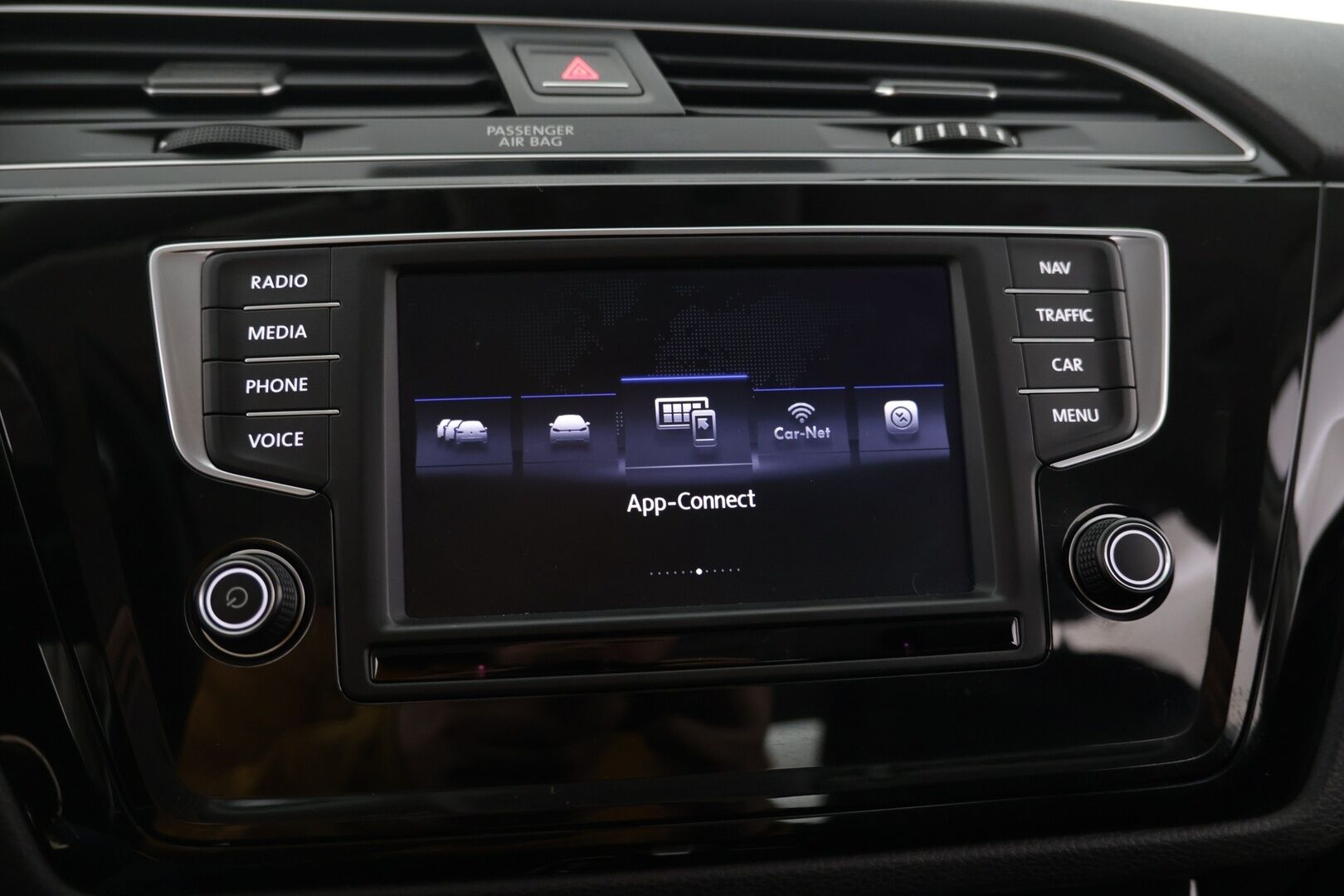 Volkswagen Touran 2017 R-line 1,4 TSI 110 kW 7-p - | Webasto | ACC | R-Line ulkopaketti | 7-Paikkainen