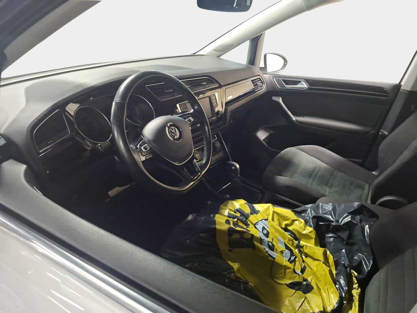 Volkswagen Touran 2017 R-line 1,4 TSI 110 kW 7-p *Webasto* / *ACC* / *R-Line ulkopaketti* - HULLUT AVAJAISHULINAT KORKOTARJOUS 3,29 %