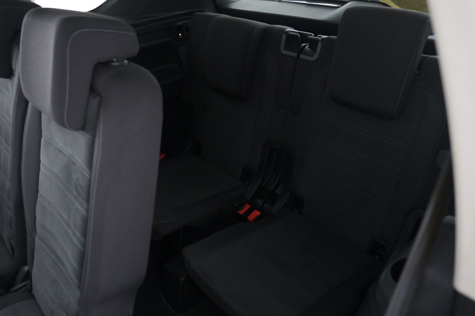 Volkswagen Touran 2017 R-line 1,4 TSI 110 kW 7-p - | Webasto | ACC | R-Line ulkopaketti | 7-Paikkainen