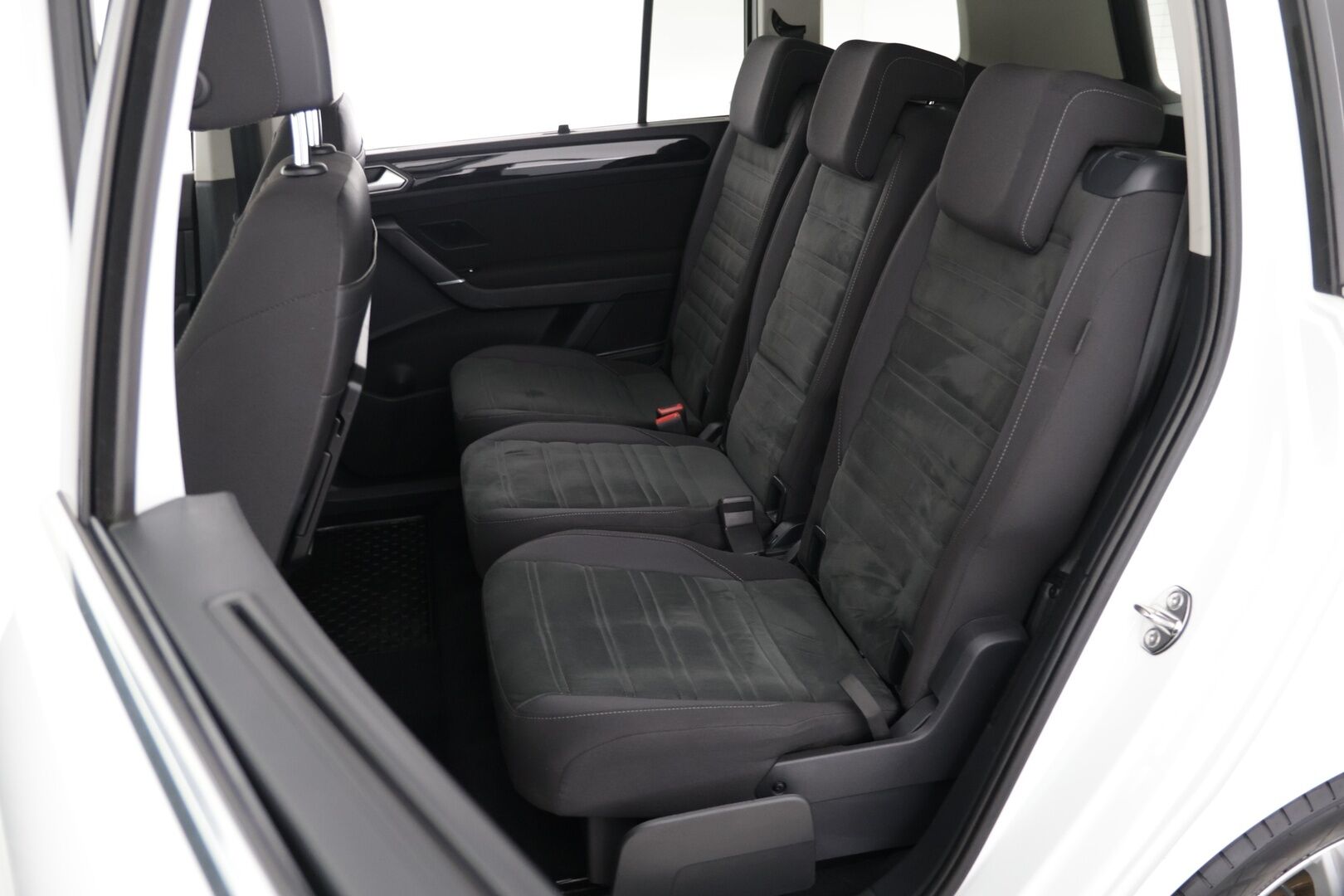 Volkswagen Touran 2017 R-line 1,4 TSI 110 kW 7-p - | Webasto | ACC | R-Line ulkopaketti | 7-Paikkainen