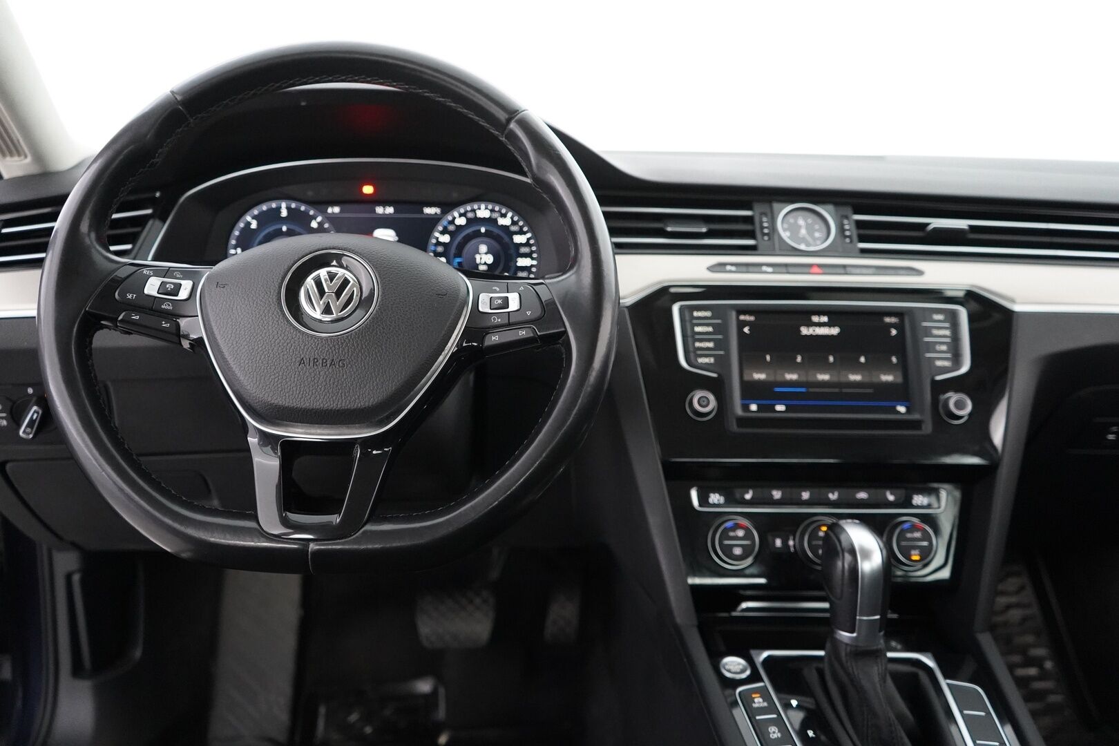 Volkswagen Passat 2017 1.6 TDI Sedan Highline 88kW (120hv) DSG - ACC | Digimittaristo | Webasto | Nahka-Alcantara | Tutkat | LED | Suomi-auto | Kahdet VW vanteet | Uudet kesärenkaat | Juuri huollettu! 