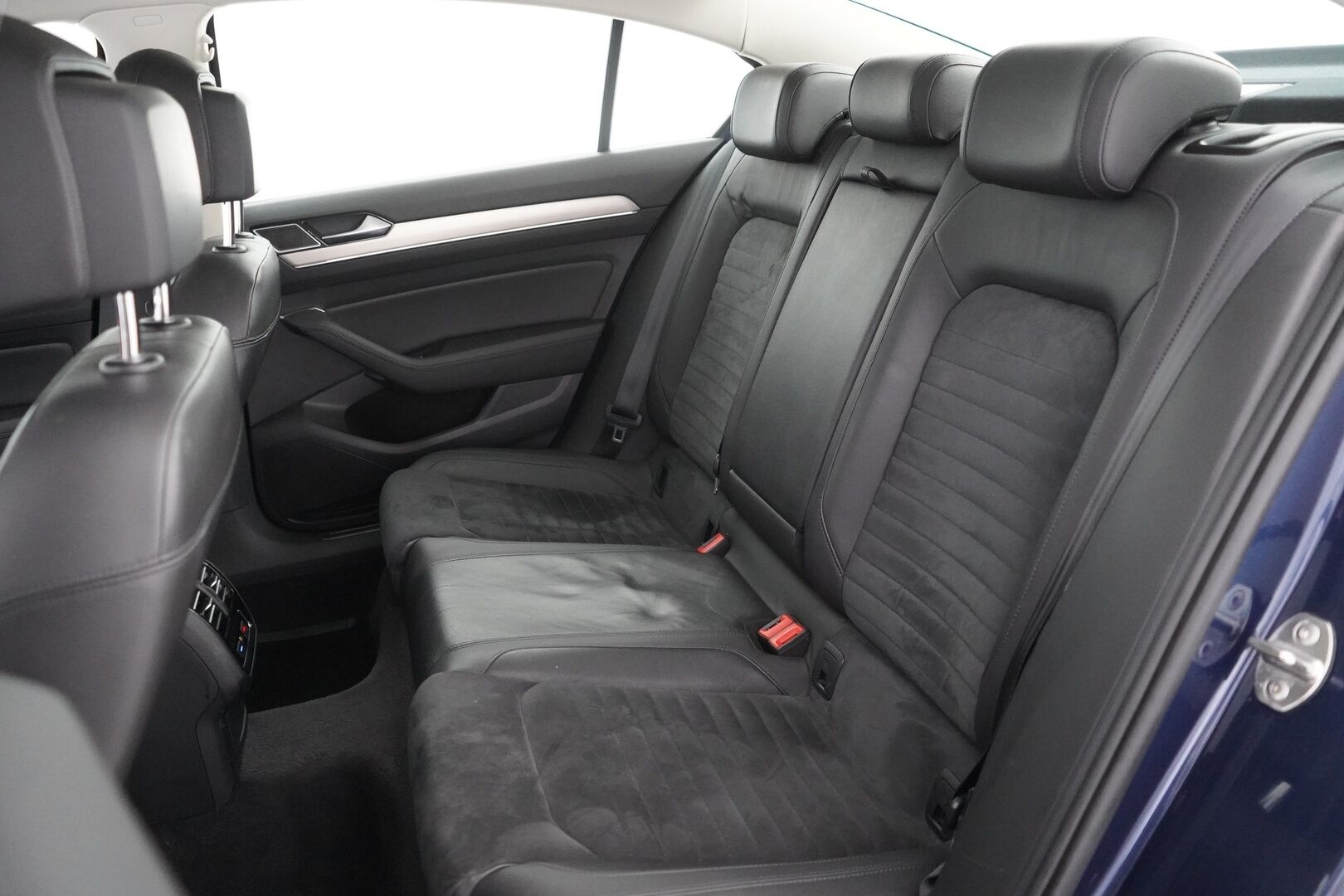 Volkswagen Passat 2017 1.6 TDI Sedan Highline 88kW (120hv) DSG - ACC | Digimittaristo | Webasto | Nahka-Alcantara | Tutkat | LED | Suomi-auto | Kahdet VW vanteet | Uudet kesärenkaat | Juuri huollettu! 