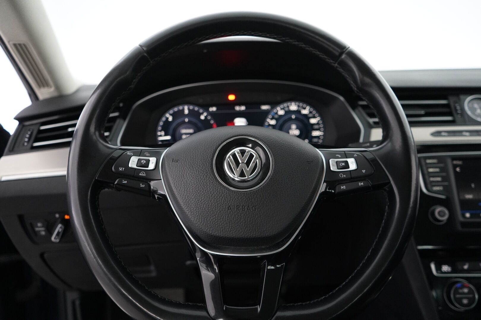 Volkswagen Passat 2017 1.6 TDI Sedan Highline 88kW (120hv) DSG - ACC | Digimittaristo | Webasto | Nahka-Alcantara | Tutkat | LED | Suomi-auto | Kahdet VW vanteet | Uudet kesärenkaat | Juuri huollettu! 