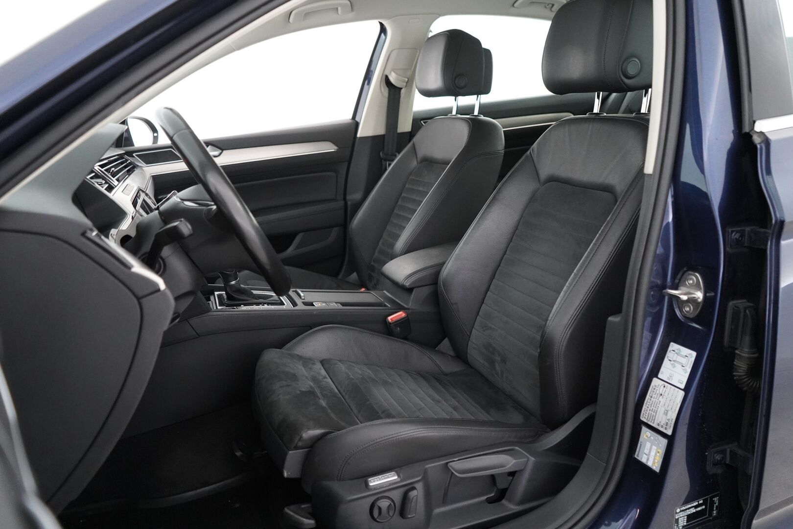 Volkswagen Passat 2017 1.6 TDI Sedan Highline 88kW (120hv) DSG - ACC | Digimittaristo | Webasto | Nahka-Alcantara | Tutkat | LED | Suomi-auto | Kahdet VW vanteet | Uudet kesärenkaat | Juuri huollettu! 