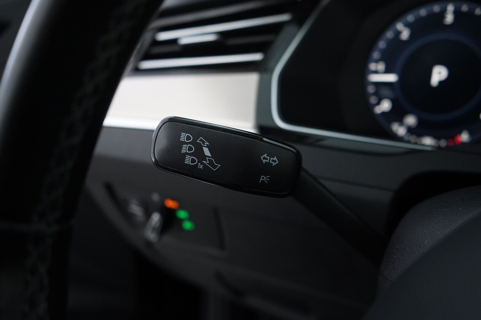 Volkswagen Passat 2016 Sedan Highline 1,6 TDI 88 kW (120 hv) DSG-automaatti *ACC / Digimittaristo / Webasto / Nahka-Alcantara / Tutkat / LED* - Suomi-auto / Kahdet VW vanteet