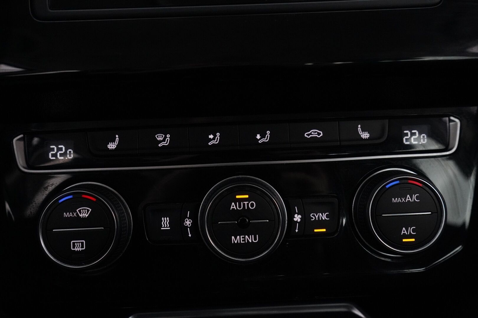 Volkswagen Passat 2017 1.6 TDI Sedan Highline 88kW (120hv) DSG - ACC | Digimittaristo | Webasto | Nahka-Alcantara | Tutkat | LED | Suomi-auto | Kahdet VW vanteet | Uudet kesärenkaat | Juuri huollettu! 