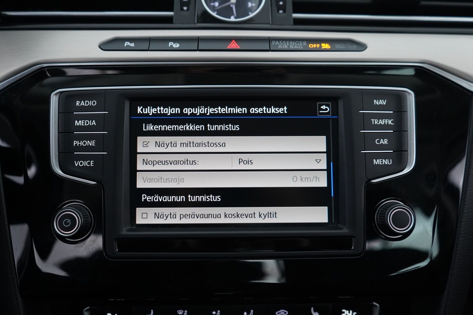 Volkswagen Passat 2016 Sedan Highline 1,6 TDI 88 kW (120 hv) DSG-automaatti *ACC / Digimittaristo / Webasto / Nahka-Alcantara / Tutkat / LED* - Suomi-auto / Kahdet VW vanteet