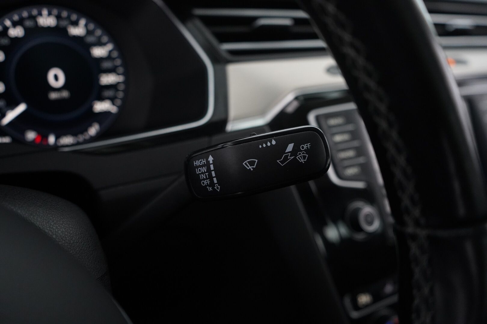 Volkswagen Passat 2016 Sedan Highline 1,6 TDI 88 kW (120 hv) DSG-automaatti *ACC / Digimittaristo / Webasto / Nahka-Alcantara / Tutkat / LED* - Suomi-auto / Kahdet VW vanteet