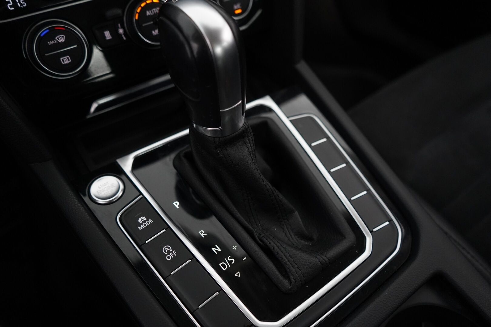 Volkswagen Passat 2016 Sedan Highline 1,6 TDI 88 kW (120 hv) DSG-automaatti *ACC / Digimittaristo / Webasto / Nahka-Alcantara / Tutkat / LED* - Suomi-auto / Kahdet VW vanteet