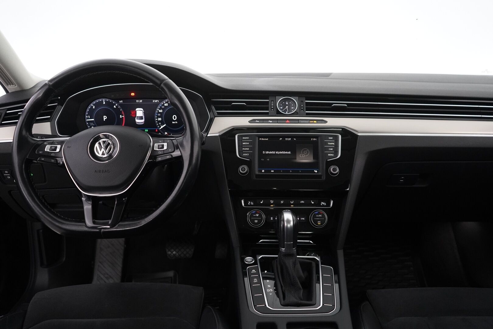 Volkswagen Passat 2016 Sedan Highline 1,6 TDI 88 kW (120 hv) DSG-automaatti *ACC / Digimittaristo / Webasto / Nahka-Alcantara / Tutkat / LED* - Suomi-auto / Kahdet VW vanteet