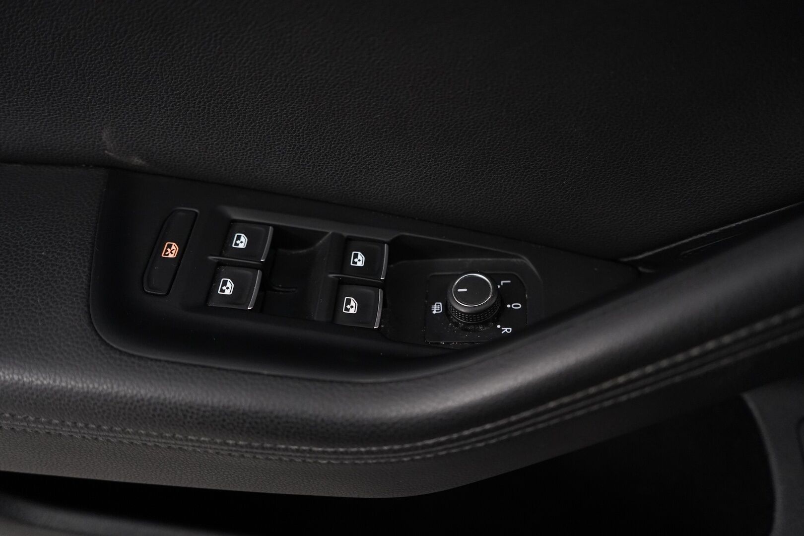 Volkswagen Passat 2016 Sedan Highline 1,6 TDI 88 kW (120 hv) DSG-automaatti *ACC / Digimittaristo / Webasto / Nahka-Alcantara / Tutkat / LED* - Suomi-auto / Kahdet VW vanteet