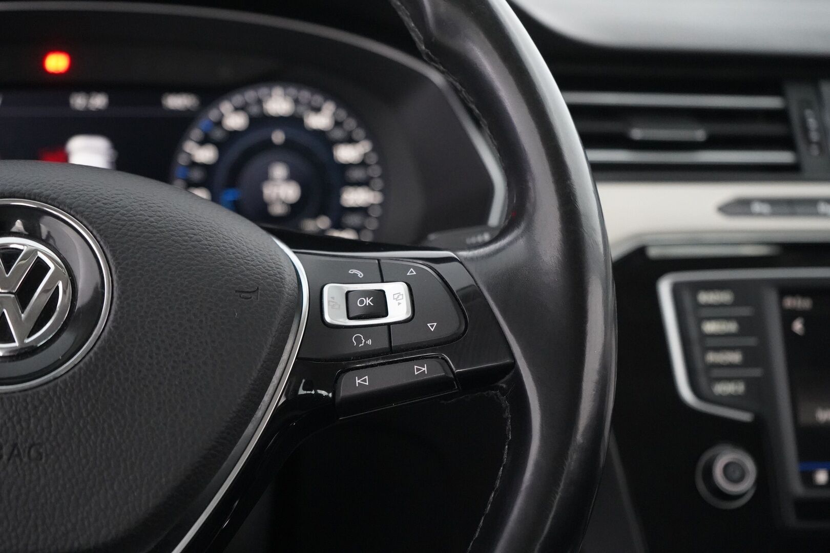 Volkswagen Passat 2017 1.6 TDI Sedan Highline 88kW (120hv) DSG - ACC | Digimittaristo | Webasto | Nahka-Alcantara | Tutkat | LED | Suomi-auto | Kahdet VW vanteet | Uudet kesärenkaat | Juuri huollettu! 