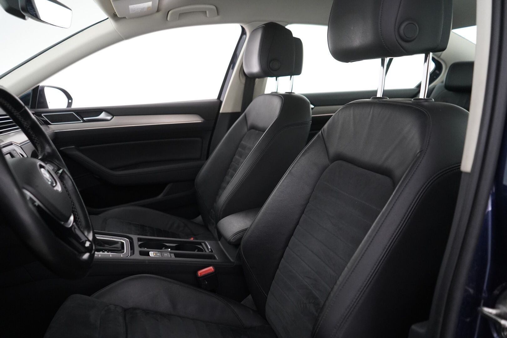 Volkswagen Passat 2016 Sedan Highline 1,6 TDI 88 kW (120 hv) DSG-automaatti *ACC / Digimittaristo / Webasto / Nahka-Alcantara / Tutkat / LED* - Suomi-auto / Kahdet VW vanteet / Uudet kesärenkaat
