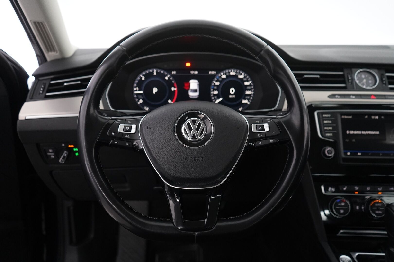 Volkswagen Passat 2016 Sedan Highline 1,6 TDI 88 kW (120 hv) DSG-automaatti *ACC / Digimittaristo / Webasto / Nahka-Alcantara / Tutkat / LED* - Suomi-auto / Kahdet VW vanteet / Uudet kesärenkaat