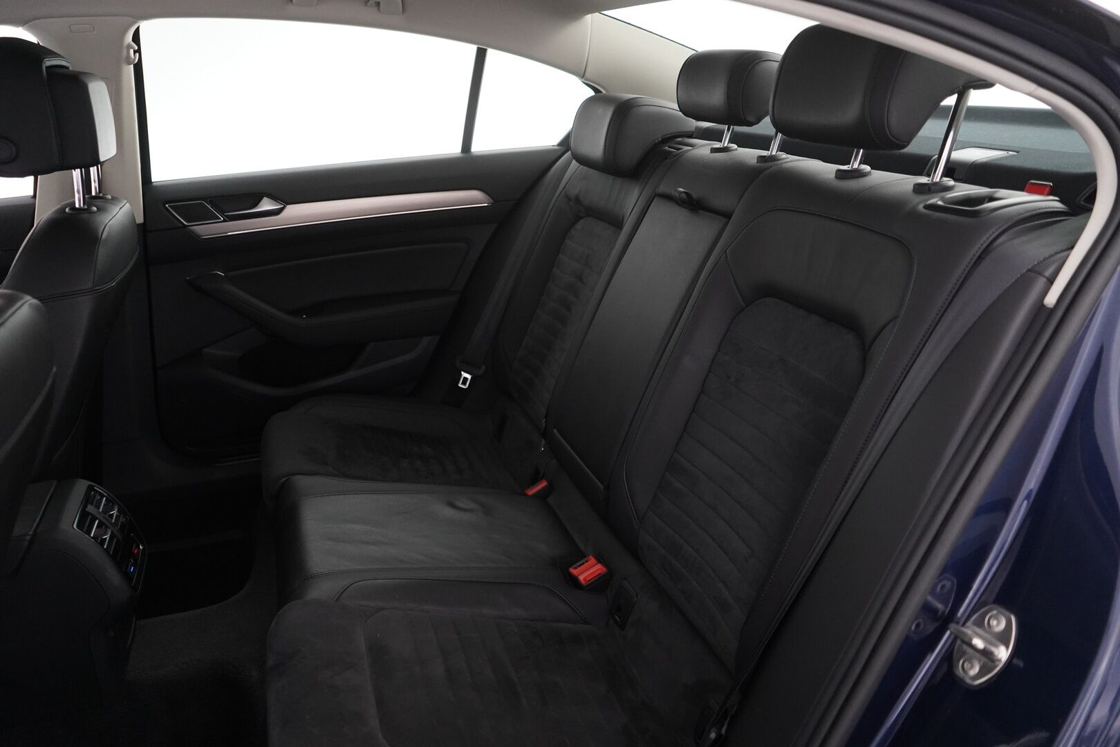 Volkswagen Passat 2016 Sedan Highline 1,6 TDI 88 kW (120 hv) DSG-automaatti *ACC / Digimittaristo / Webasto / Nahka-Alcantara / Tutkat / LED* - Suomi-auto / Kahdet VW vanteet