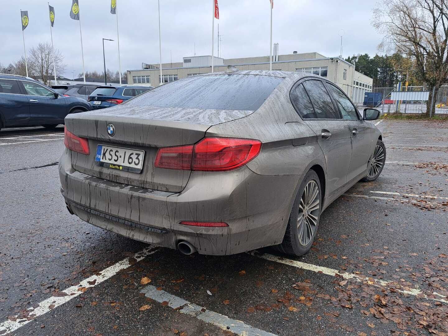 BMW 520 2017 G30 520d A xDrive Sportline ** Suomiauto / Koukku / Sport-penkit / Lohkolämmitin /  Adapt. LED / Nahkasisusta ** - *Asiallisesti huollettu Suomiauto! / 2x renkaat / Display Key / Digimittaristo / Prof. Navi* - Osta nyt, maksa vasta ensi vuonna